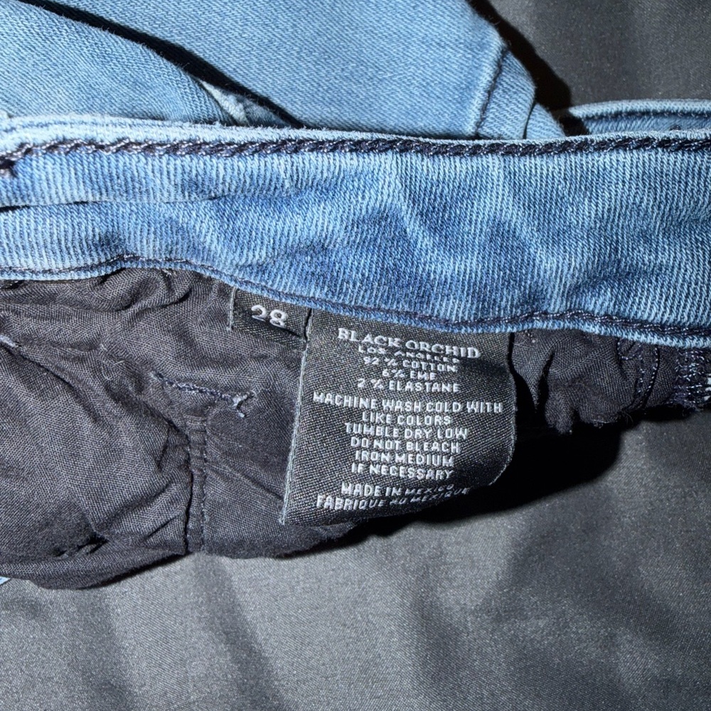 Black Orchid women’s (size 28) Light Blue Distressed Skinny Jeans - Picture 3 of 6